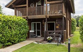 Lake View Lodge With Hot Tub